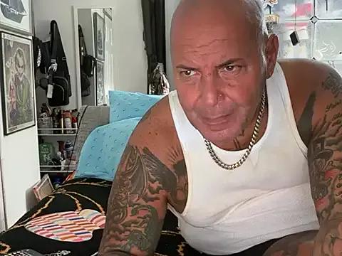 lovetatts64 from StripChat is Freechat