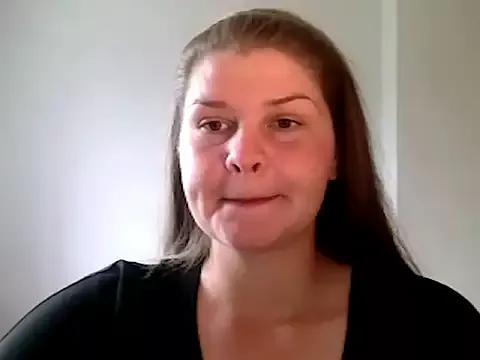 lovexCaroline from StripChat is Freechat