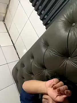luara1988 from StripChat is Freechat