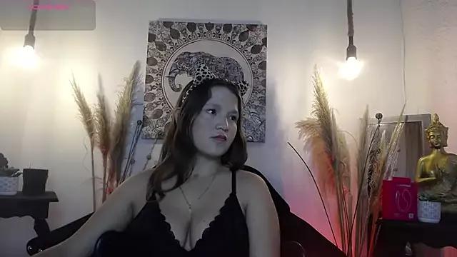LuccyMilky from StripChat