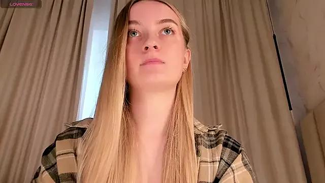 LucettaCreswell from StripChat is Freechat