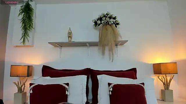 LuciaBenett_ from StripChat is Freechat