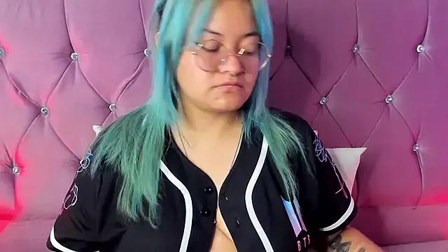 lucky-leah from StripChat is Freechat