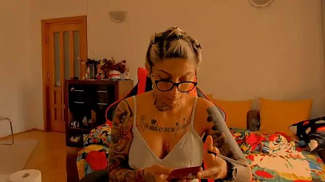 Lucky_Deniz from StripChat is Freechat