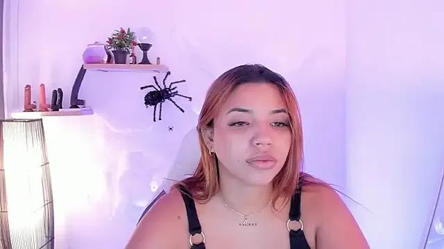Lucy_Strong from StripChat