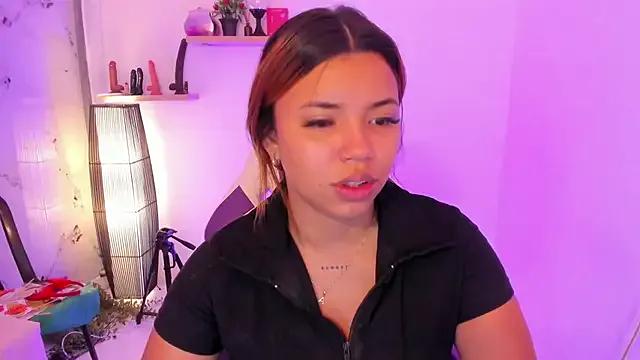 Lucy_Strong from StripChat is Freechat