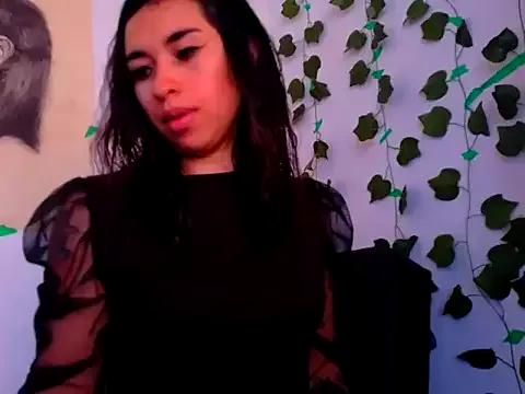 lucywhite13 from StripChat is Freechat