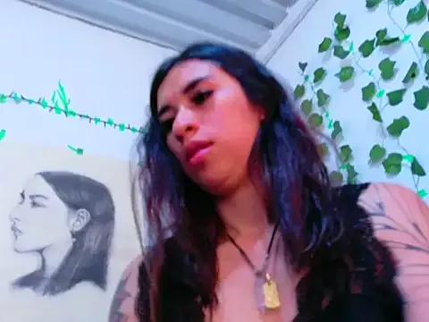 lucywhite13 from StripChat is Freechat