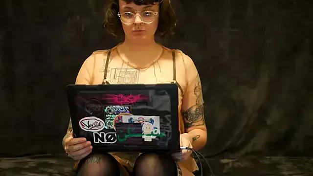 lucyxxxbot from StripChat is Freechat