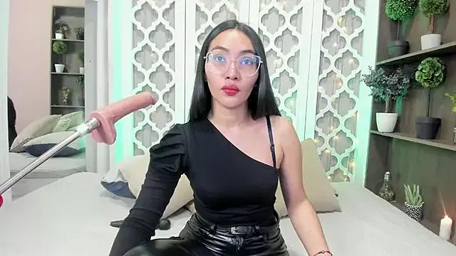 lucyy_liiuu from StripChat is Freechat