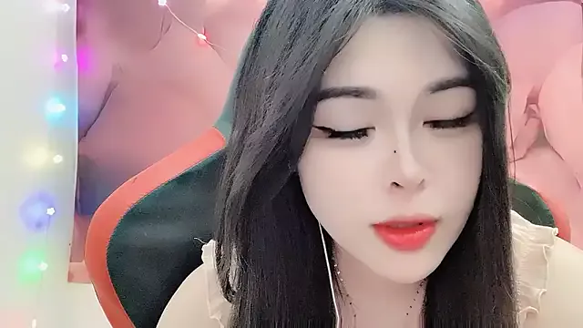 lulu404 on StripChat 