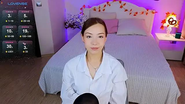 LumMina from StripChat is Freechat