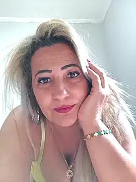 Luna75t from StripChat is Freechat