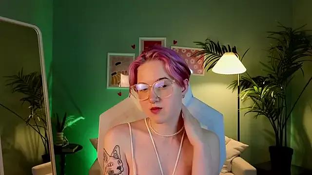 Try our streaming cams variety and talk on a personal level with our adorable girls streamers, showing off their bountiful shapes and dildos.