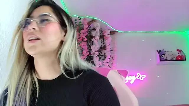 Luna_Gray_ from StripChat is Freechat