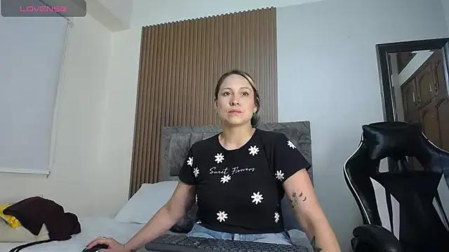 luna_killari from StripChat is Freechat