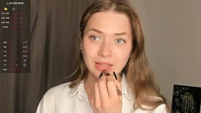 Luna_Rove from StripChat is Freechat
