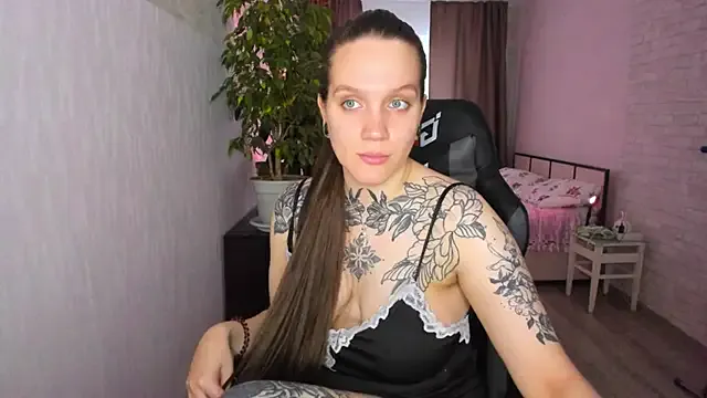 Luna_Ver from StripChat is Freechat