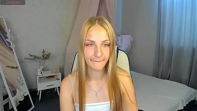 Luna_Vibee from StripChat is Freechat