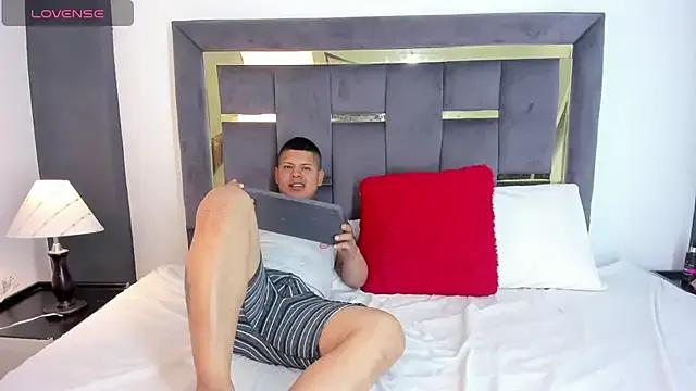 Luna_Y_Dante from StripChat is Freechat