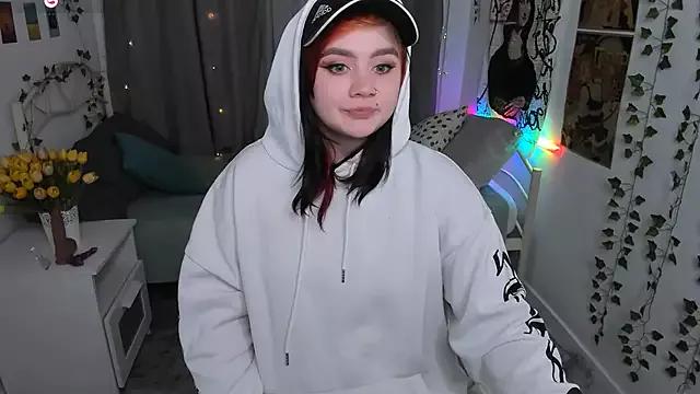lunaalli from StripChat is Freechat