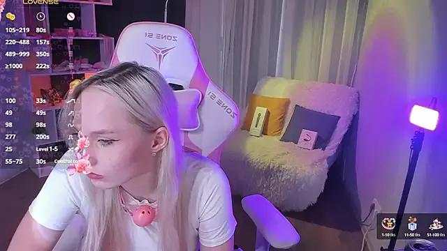 LunaAshes from StripChat is Freechat