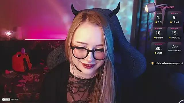 LunaBowiee from StripChat is Freechat