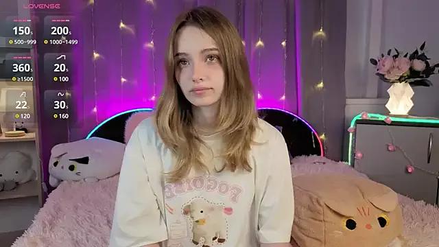 LunaDellicia from StripChat is Freechat