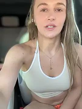lunagirl13 from StripChat is Freechat