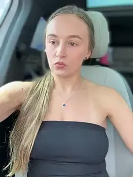 lunagirl13 from StripChat is Freechat