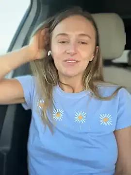 lunagirl13 from StripChat is Freechat