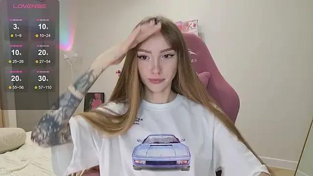 Lunainnk from StripChat is Freechat