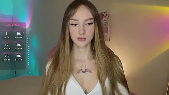 Lunainnk from StripChat is Freechat