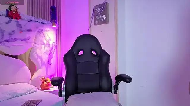 Try our streaming cams variety and talk on a personal level with our adorable girls streamers, showing off their bountiful shapes and dildos.