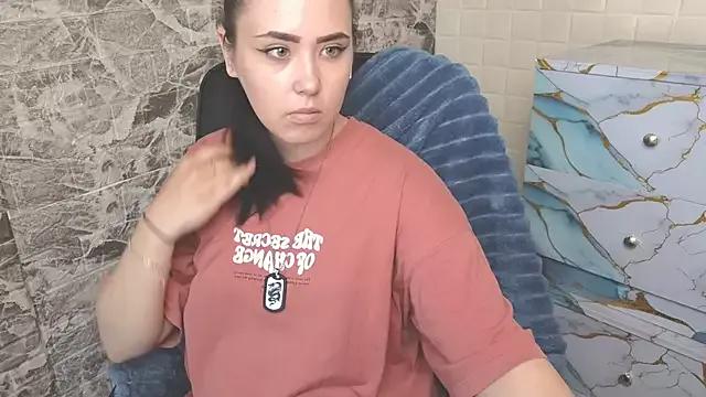 LunaLinee from StripChat is Freechat