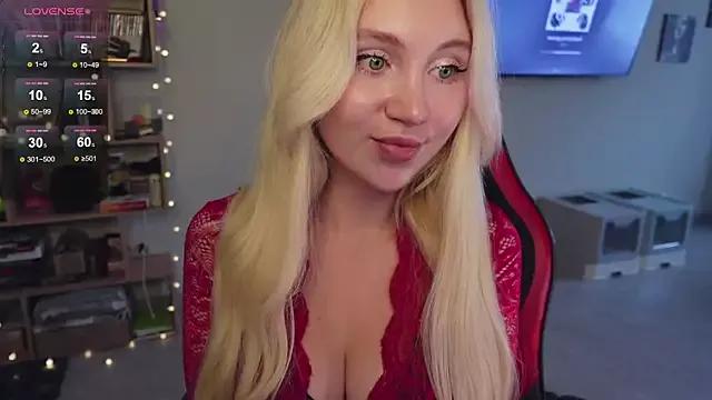 LunaLissa from StripChat is Freechat