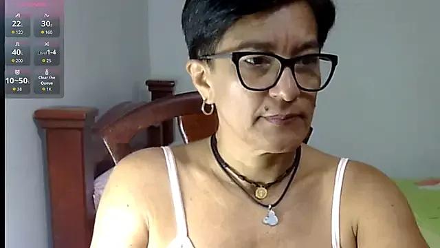 LunaLUVX from StripChat is Freechat