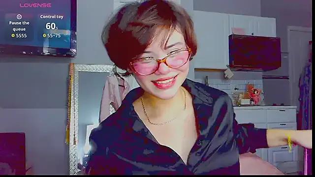 LunaMilav from StripChat is Freechat