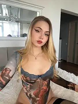 LunaMillie from StripChat is Freechat