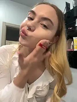 LunaMillie from StripChat is Freechat
