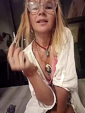 LunaNatural from StripChat is Freechat