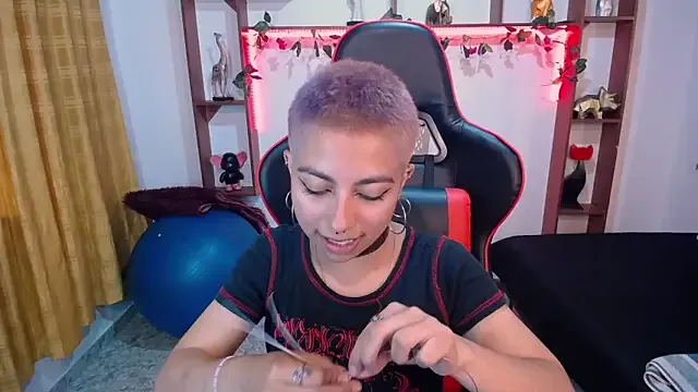 Try our streaming cams variety and talk on a personal level with our adorable girls streamers, showing off their bountiful shapes and dildos.