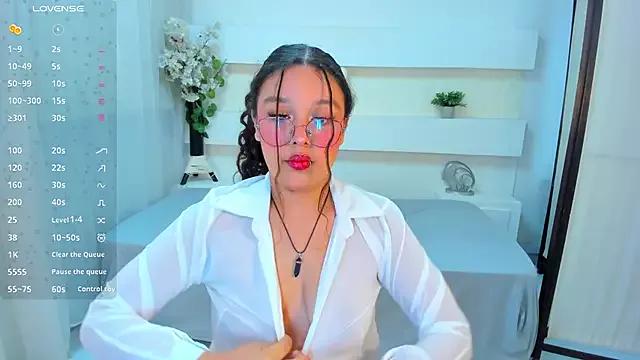 LunaRose15 from StripChat is Freechat