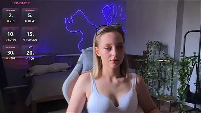 LunaShelter from StripChat is Freechat