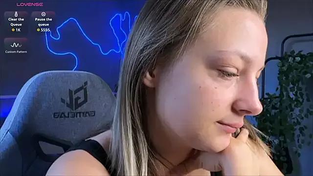 LunaShelter from StripChat is Freechat