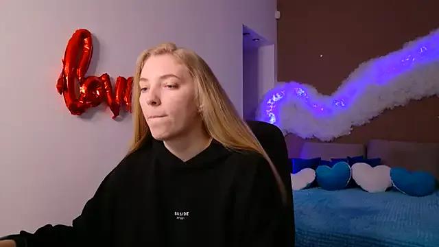 LunaSloan from StripChat is Freechat