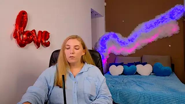 LunaSloan from StripChat is Freechat