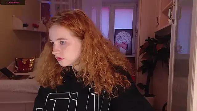 LunaSweet18 from StripChat is Freechat