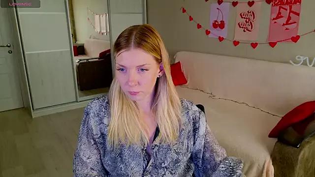 LunaVeda from StripChat is Freechat