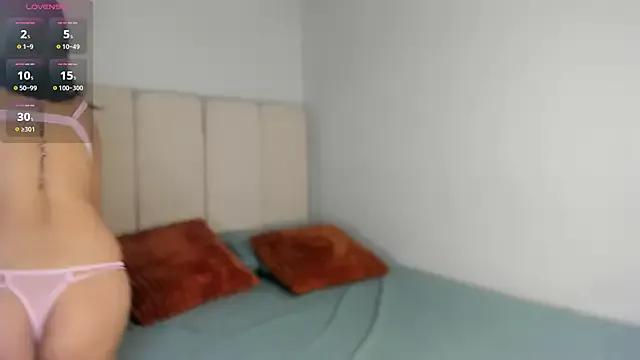 Lunita_naughty from StripChat is Freechat